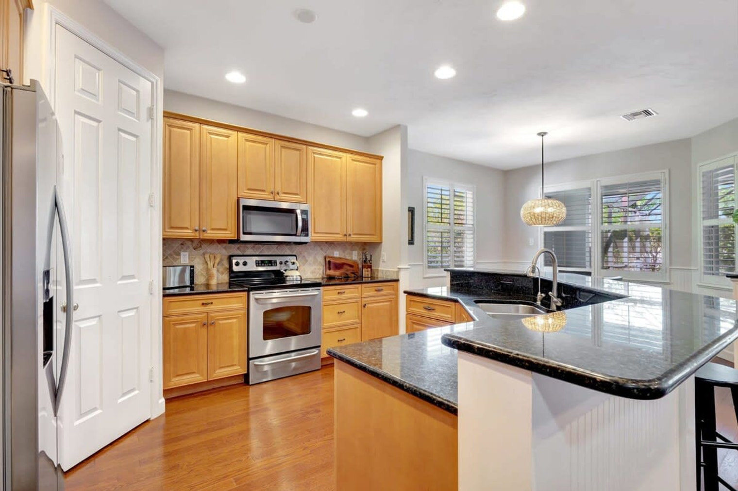 Building Photo - 71 3rd St