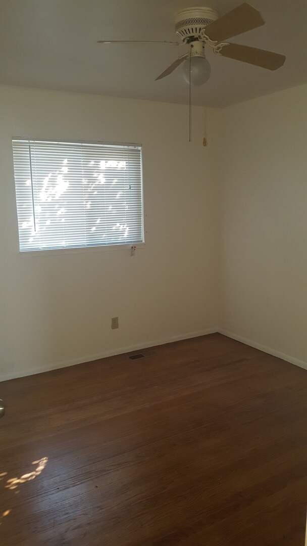 Building Photo - COMING SOON!!! Updated home with easy freeway access