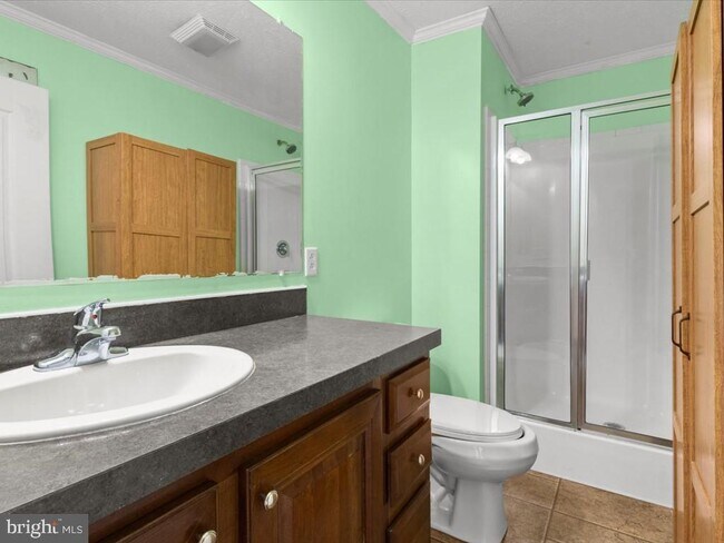 Building Photo - 5010 Blake Dr