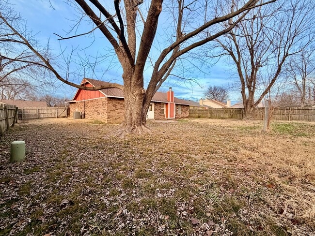 Building Photo - 10802 E 101st St N