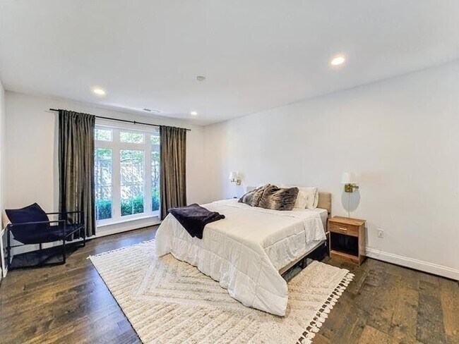 Building Photo - 515 Rodney Ln