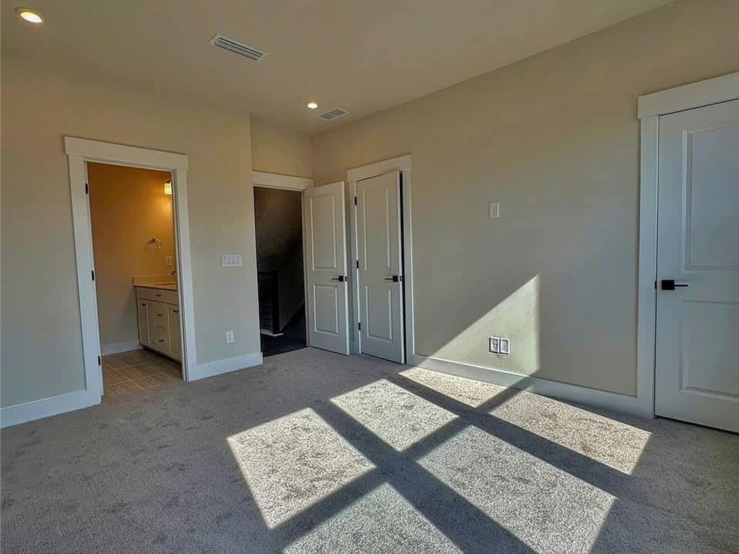 Building Photo - 820 Hamilton St