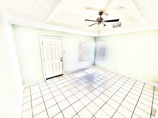 Building Photo - 3017 Fern St