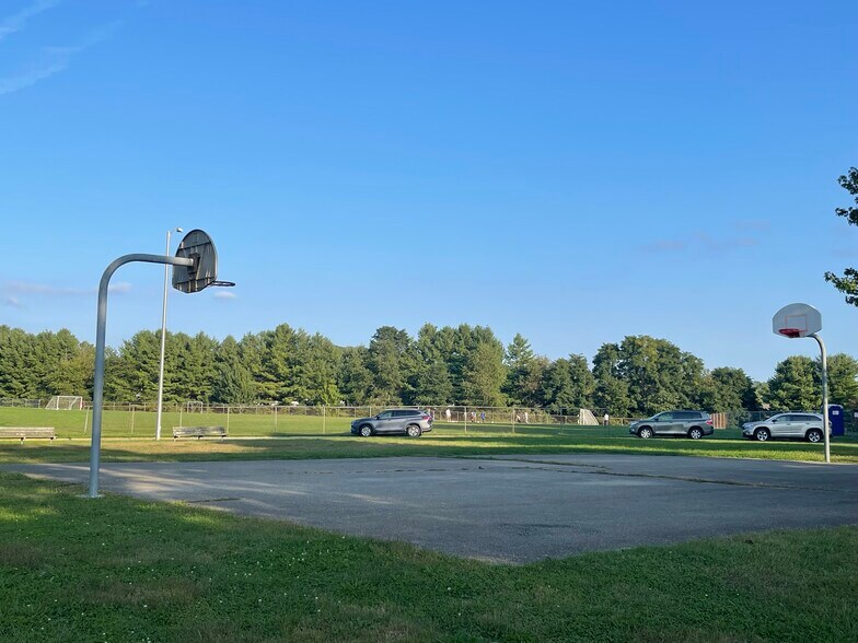 Building Photo - 200 Janie Ln