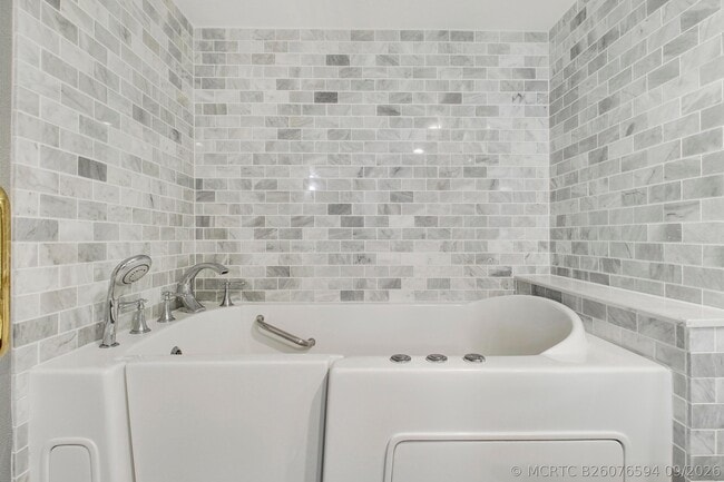 Building Photo - 8388 SE Croft Cir