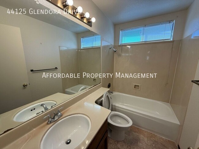 Building Photo - 44125 Glendora Dr