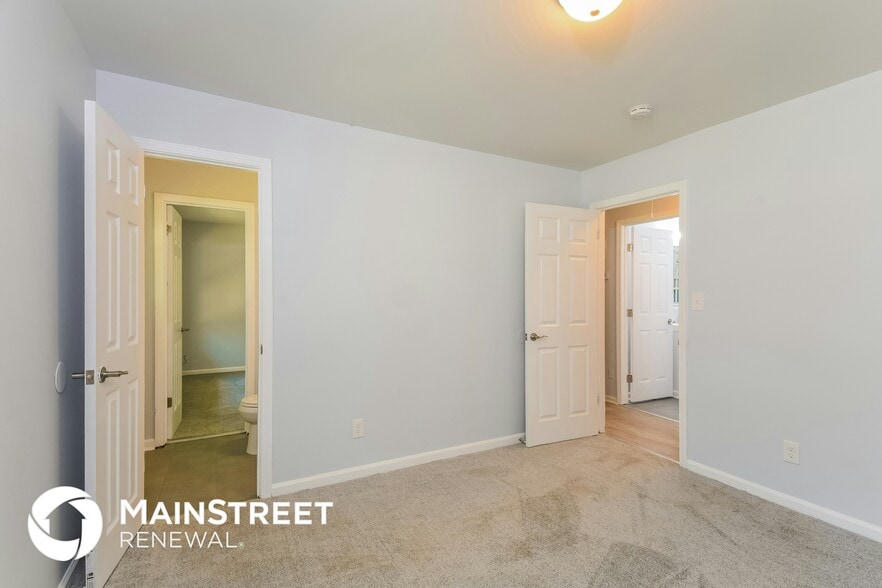 Building Photo - 15 Regency Way SE