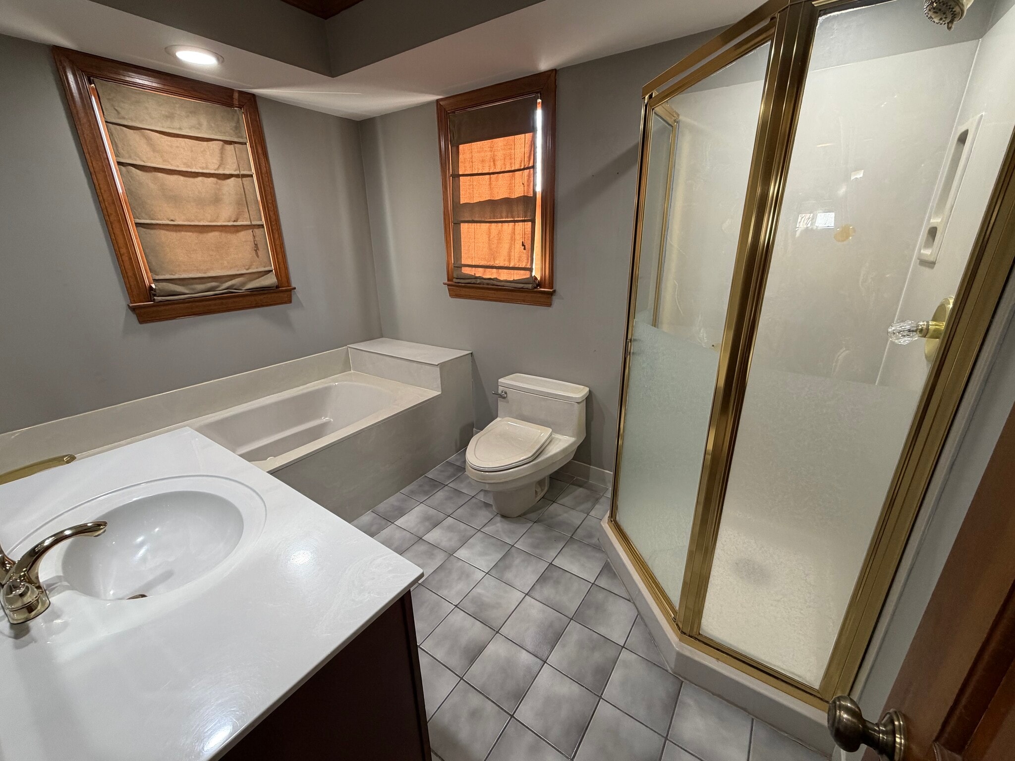 Building Photo - 3901 Buncombe Dr