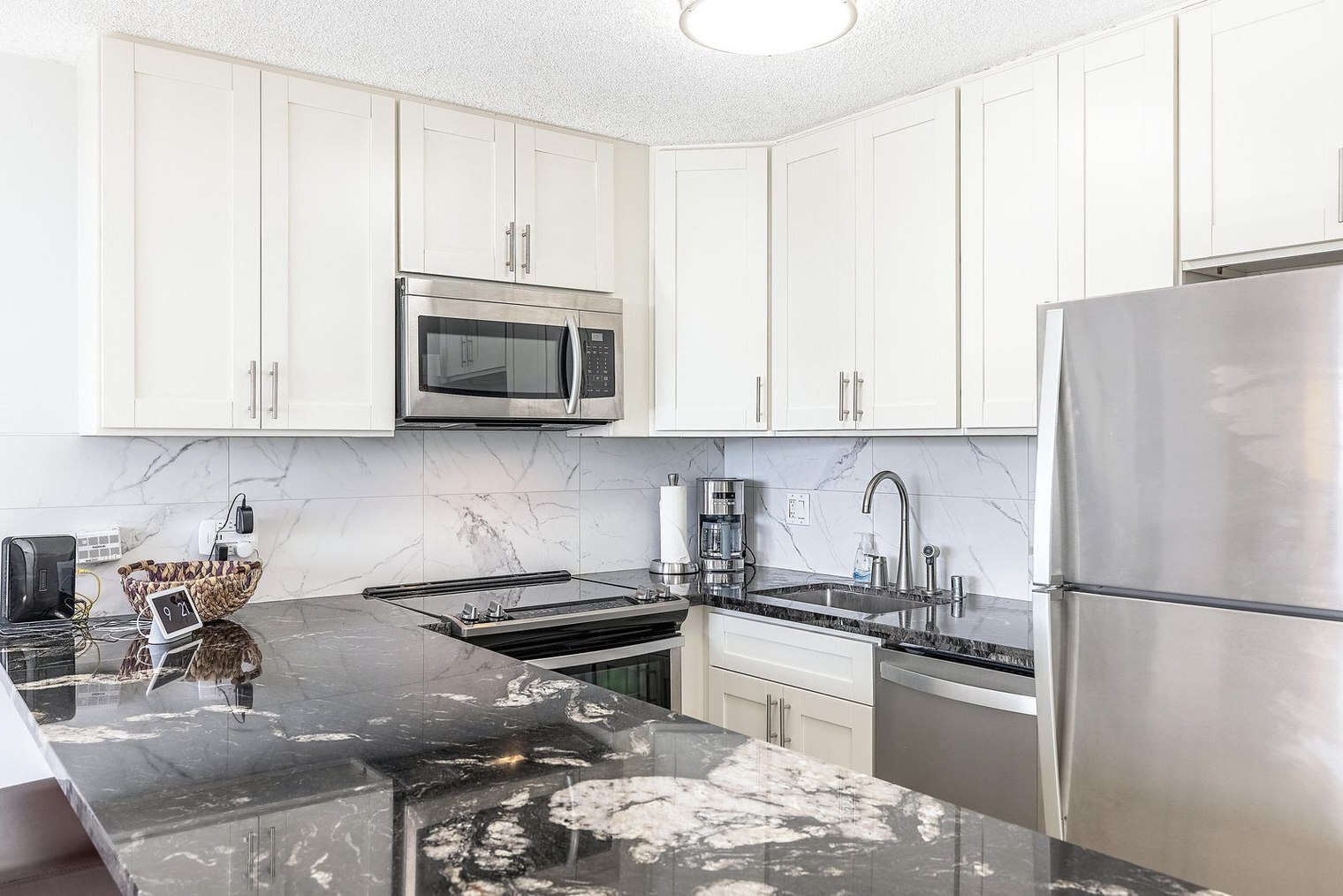 Building Photo - 411 Hobron Ln