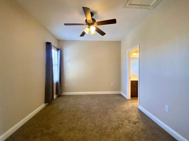 Building Photo - Large Home in Mueller!  Available for October!