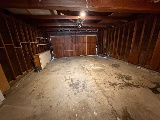 Building Photo - Welcome to this stunning 4 bedroom 2.5 bathroom home located in Fremont