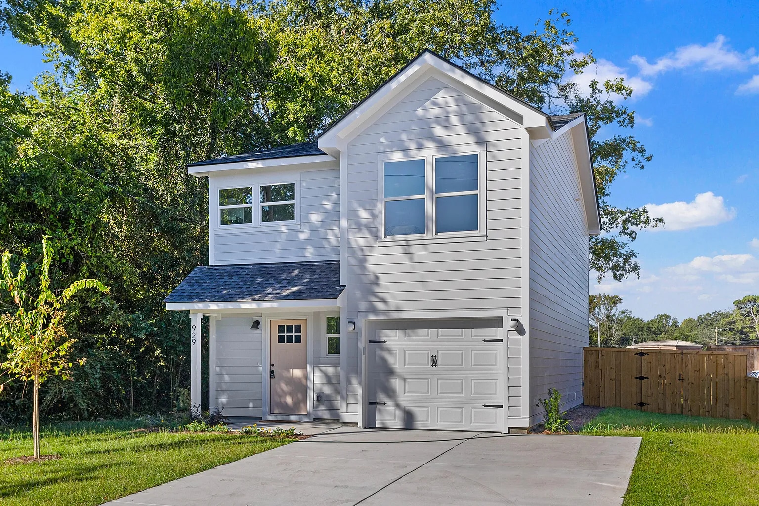 Building Photo - 929 Battery Ave