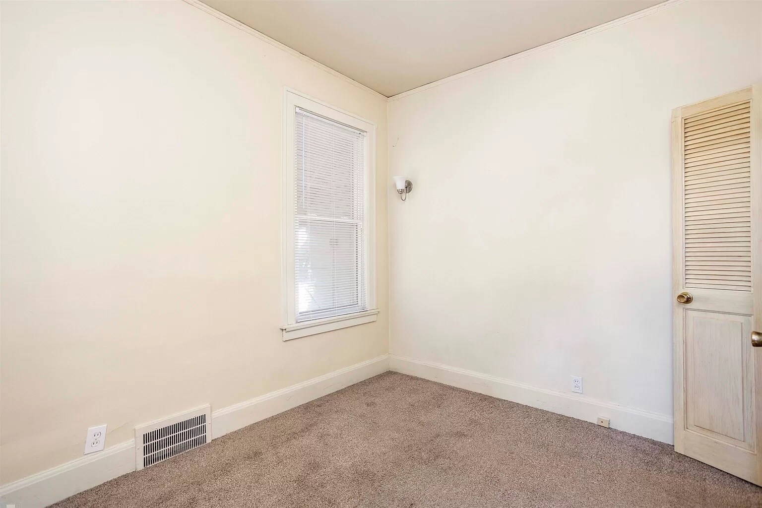 Building Photo - 1063 Beaconsfield Ave