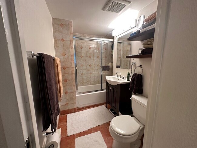 Building Photo - 14 Trowbridge St