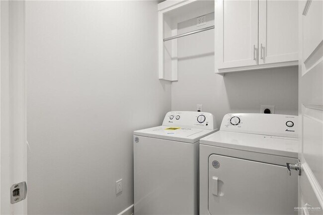 Building Photo - 30 Violet Ave W