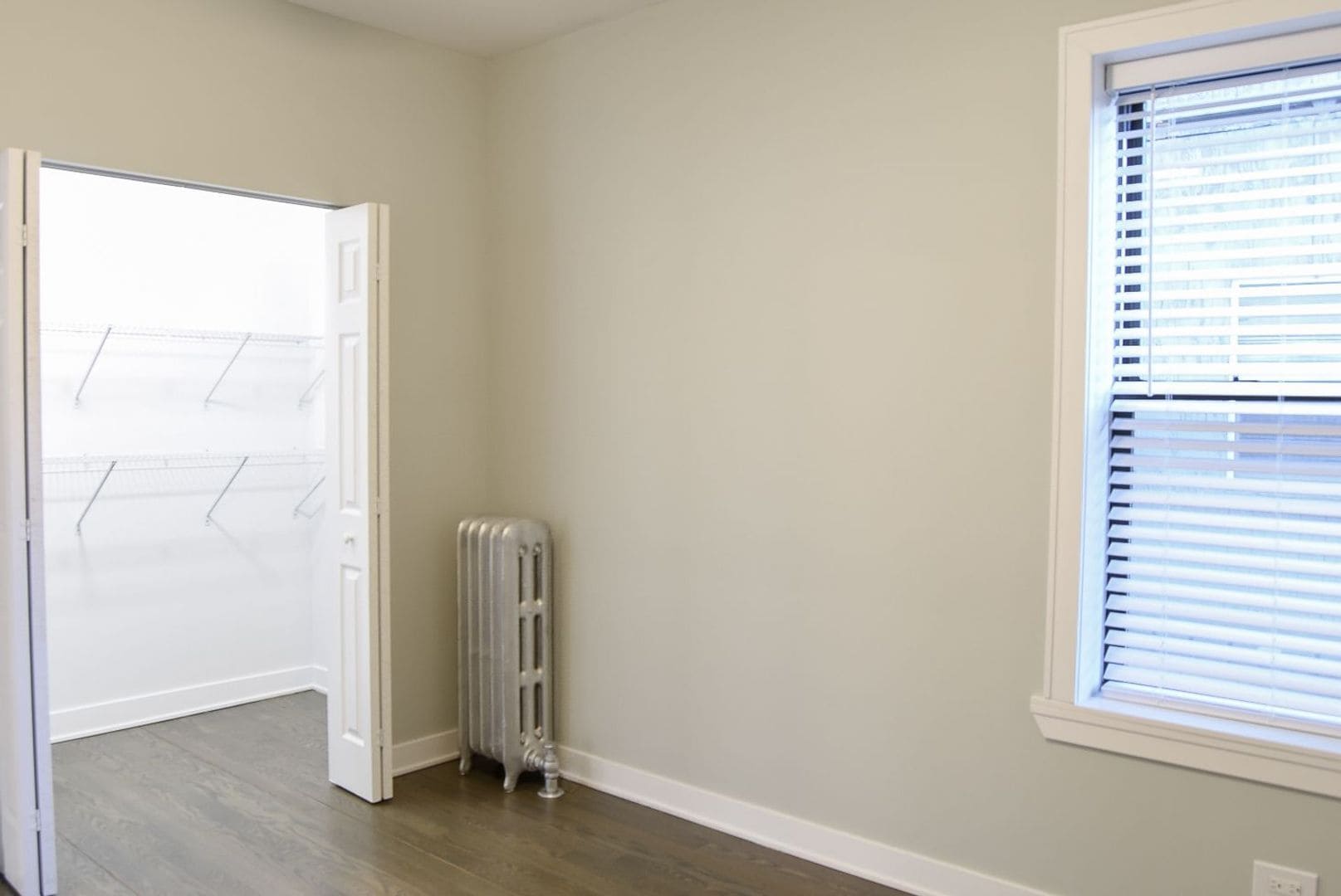 Building Photo - 5061 N Damen Ave