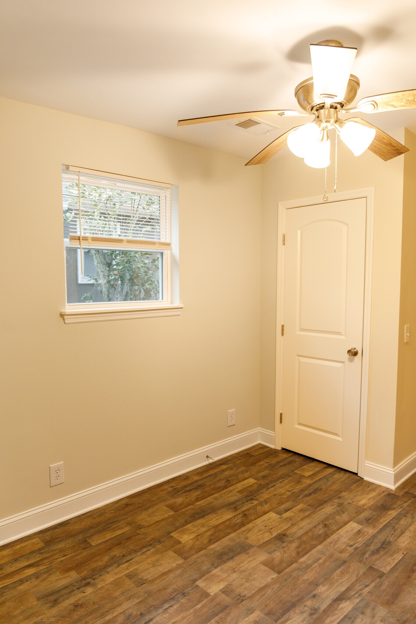 Building Photo - 1916 2nd Dr