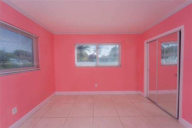 Building Photo - 430 NE 145th St