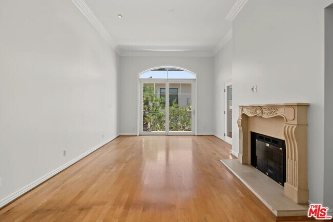 Building Photo - 430 N Oakhurst Dr