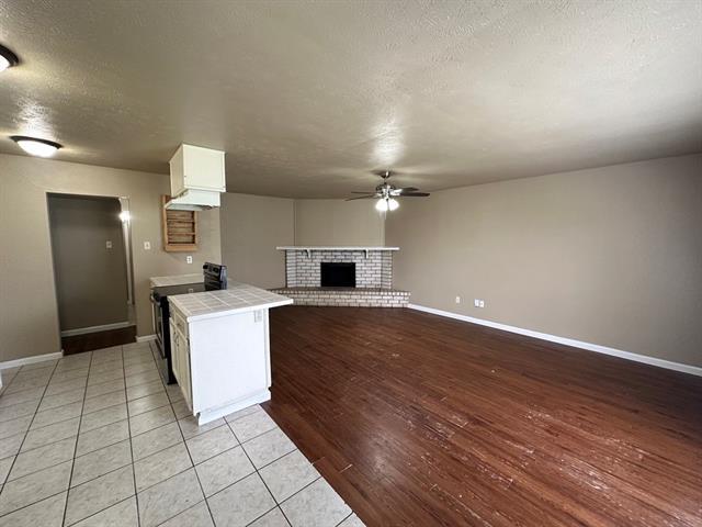 Building Photo - 523 Windsor Dr
