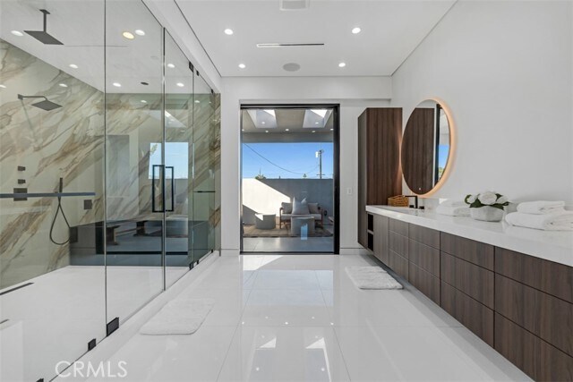 Building Photo - 13016 Chandler Blvd