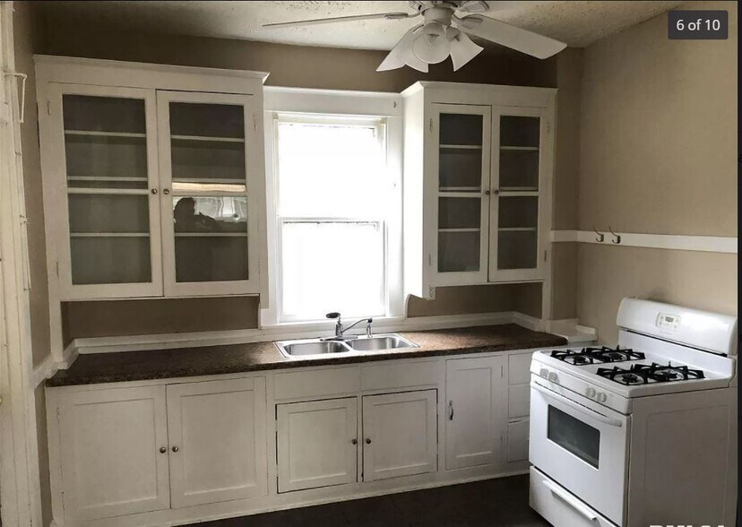 Kitchen - 1418 W Barker Ave