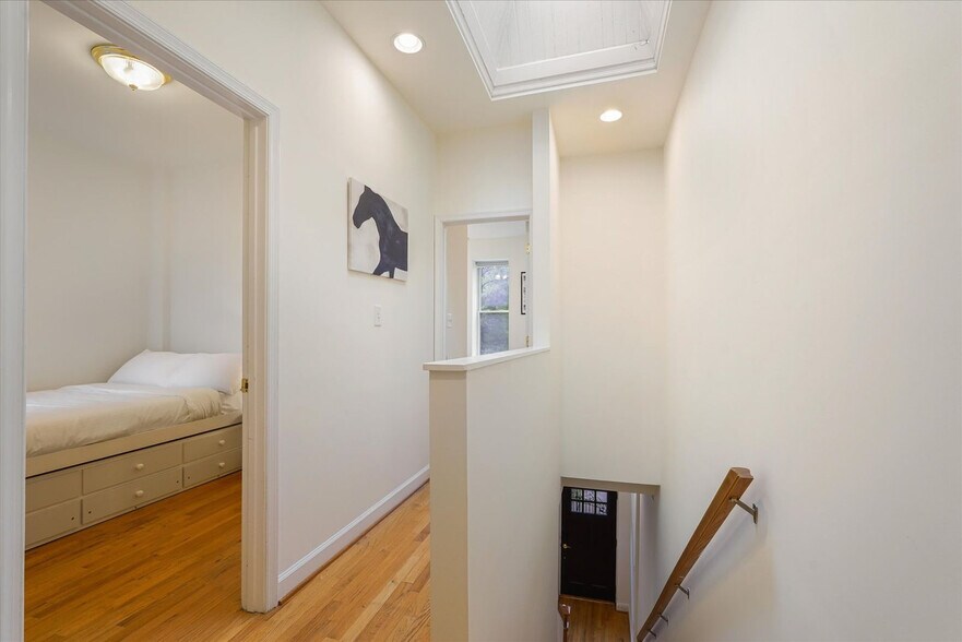 Building Photo - 229 8th St NE