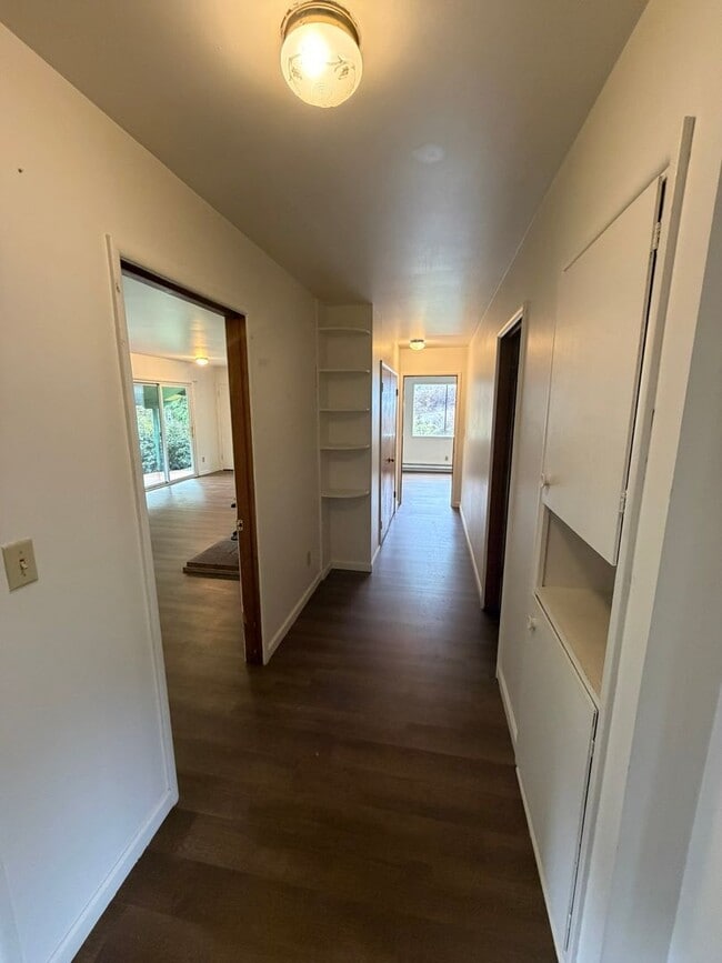 Building Photo - Home with a View!