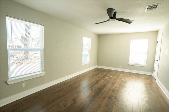 Building Photo - 10202 Cathedral Dr