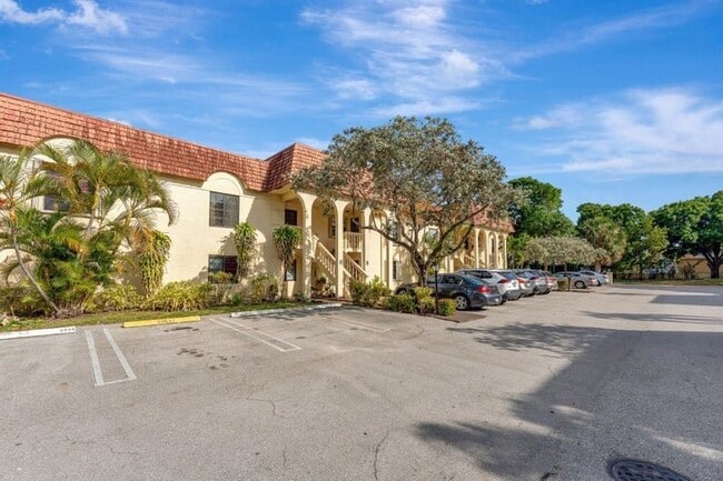 Building Photo - 138 S Cypress Rd