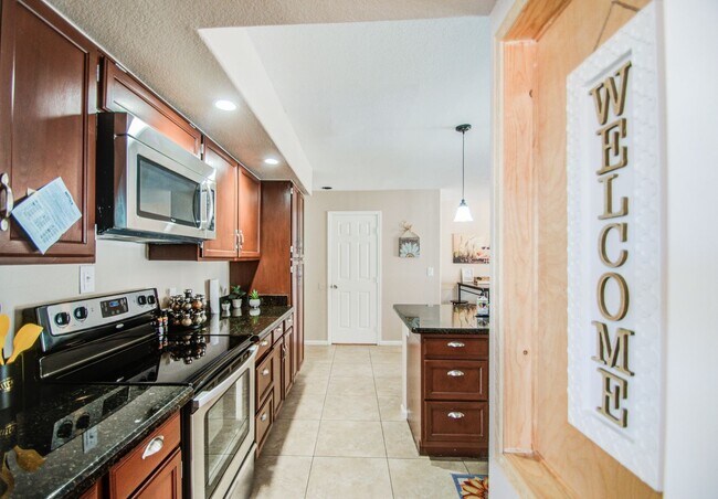 Building Photo - 4bd, 3ba on Arrowhead Golf Course!
