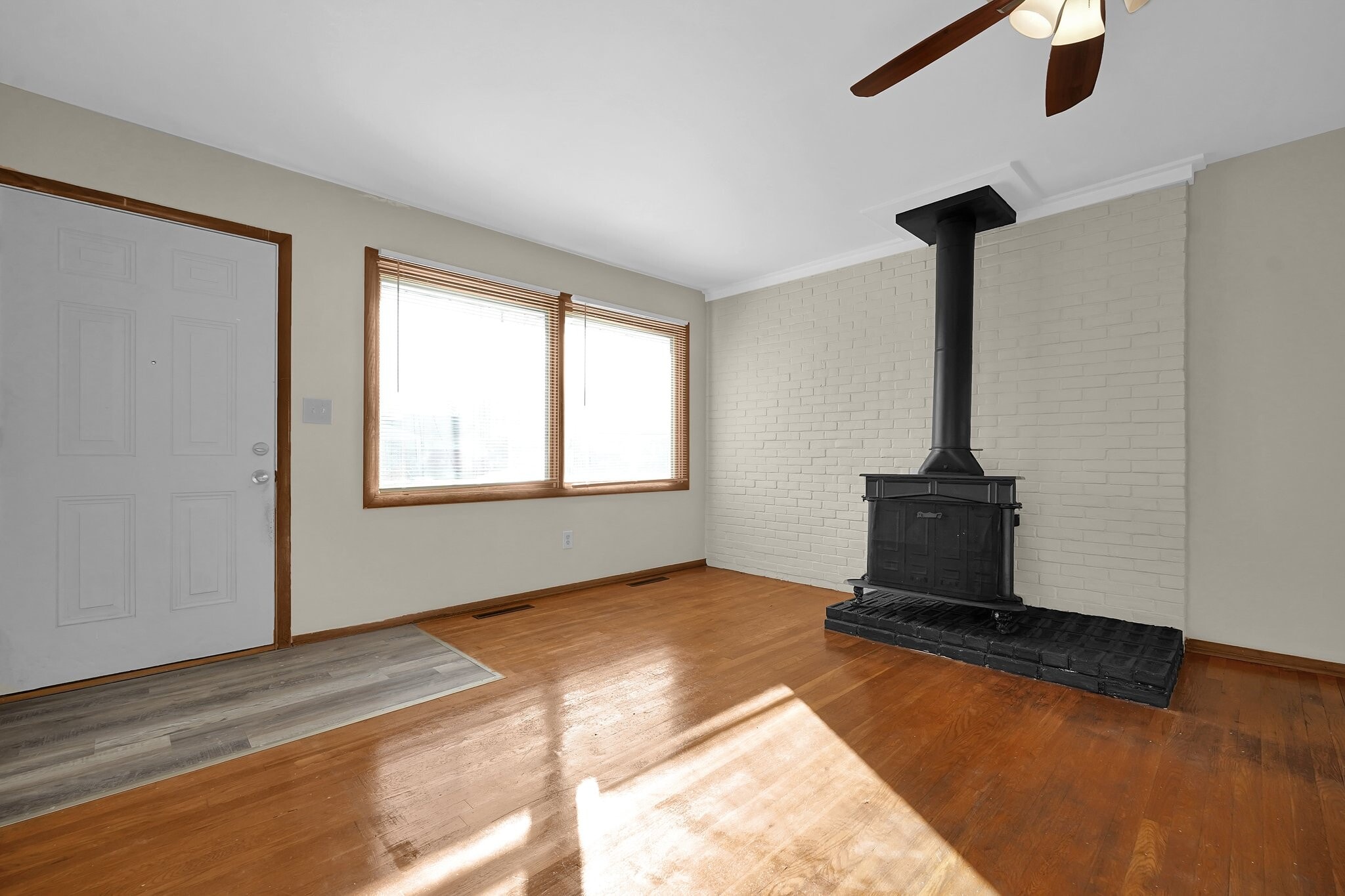 Building Photo - 995 Wiltshire Rd