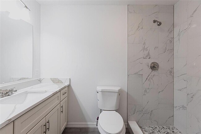 Building Photo - 326 W Grace St