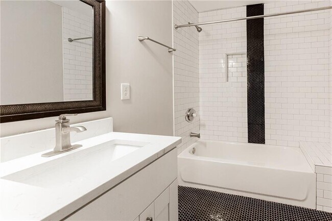 Building Photo - 870 Gaston St SW