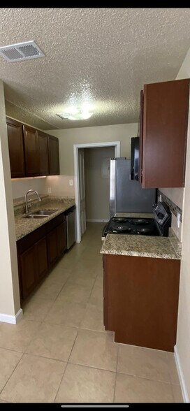 Kitchen - 2010 Kirksey Dr