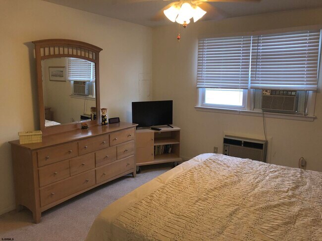 Building Photo - 21 S Monroe Ave