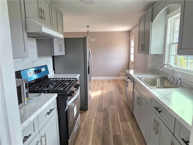 Building Photo - 1800 Hwy 81