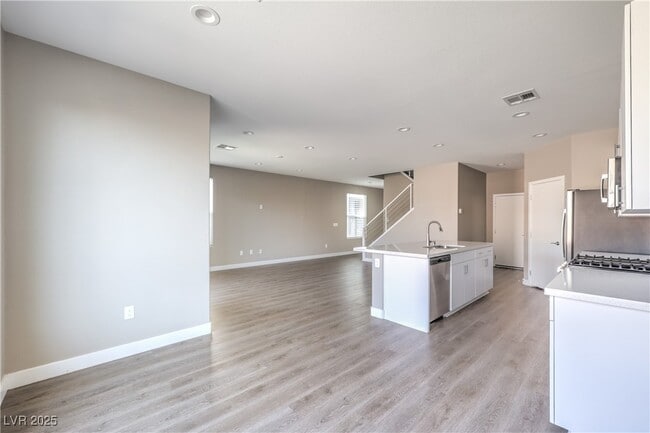 Building Photo - 3718 Paseo de Paz Ave