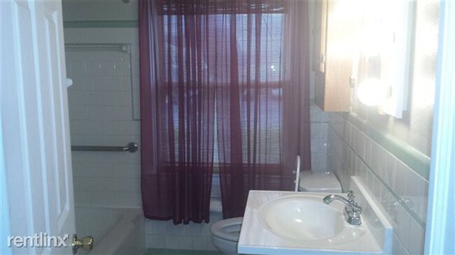 Building Photo - Beautiful 1 Bedroom, 1 Full Bath Ground Fl...