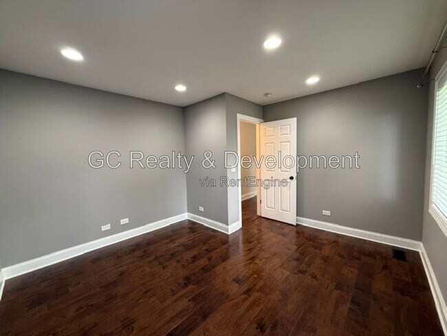 Building Photo - 689 Laurel Ave