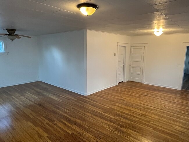 Building Photo - 807 E Illinois Ave