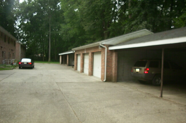 Building Photo - 484 Brentwood Dr