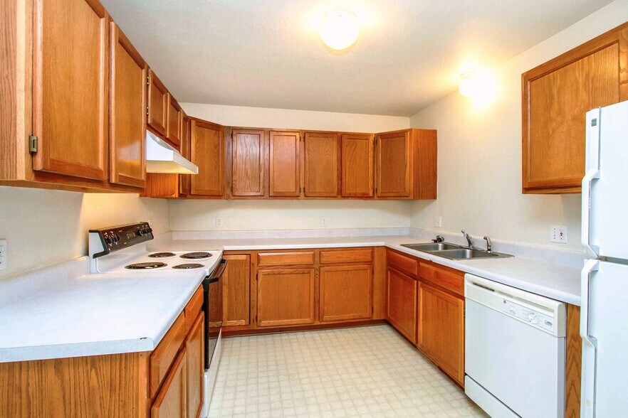 Building Photo - 216 S Kellogg Ave