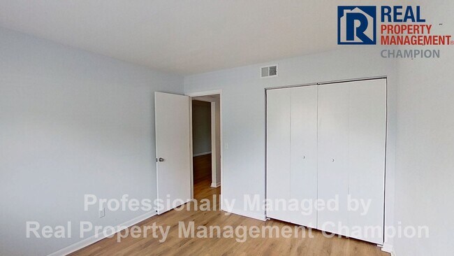 Building Photo - 4305 Holly Tree Rd