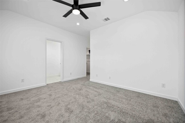 Building Photo - 5126 Pershing St