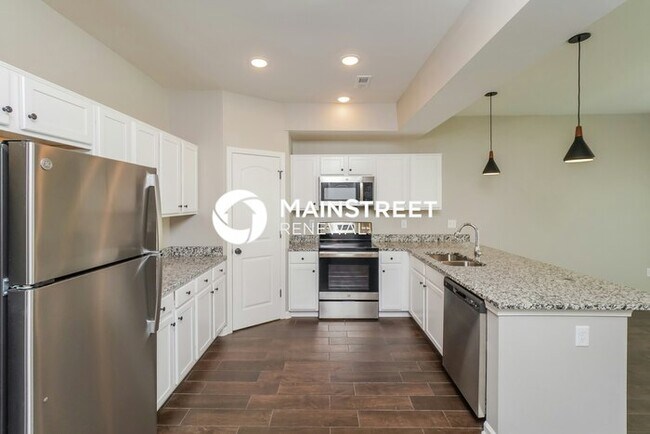 Building Photo - 3 Bedroom Pet-Friendly Home in Jeffersonville, IN with Main Street Renewal