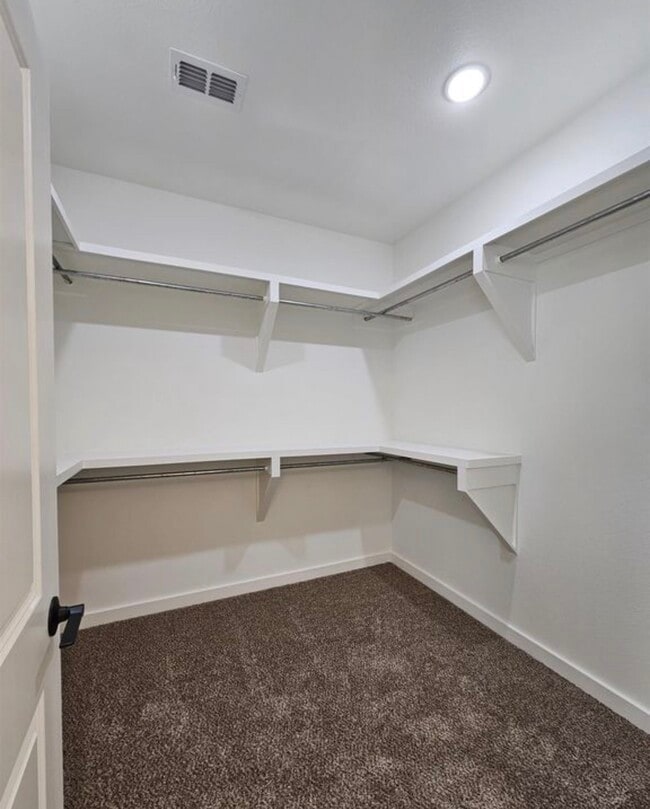 Building Photo - 301 Primrose Pt