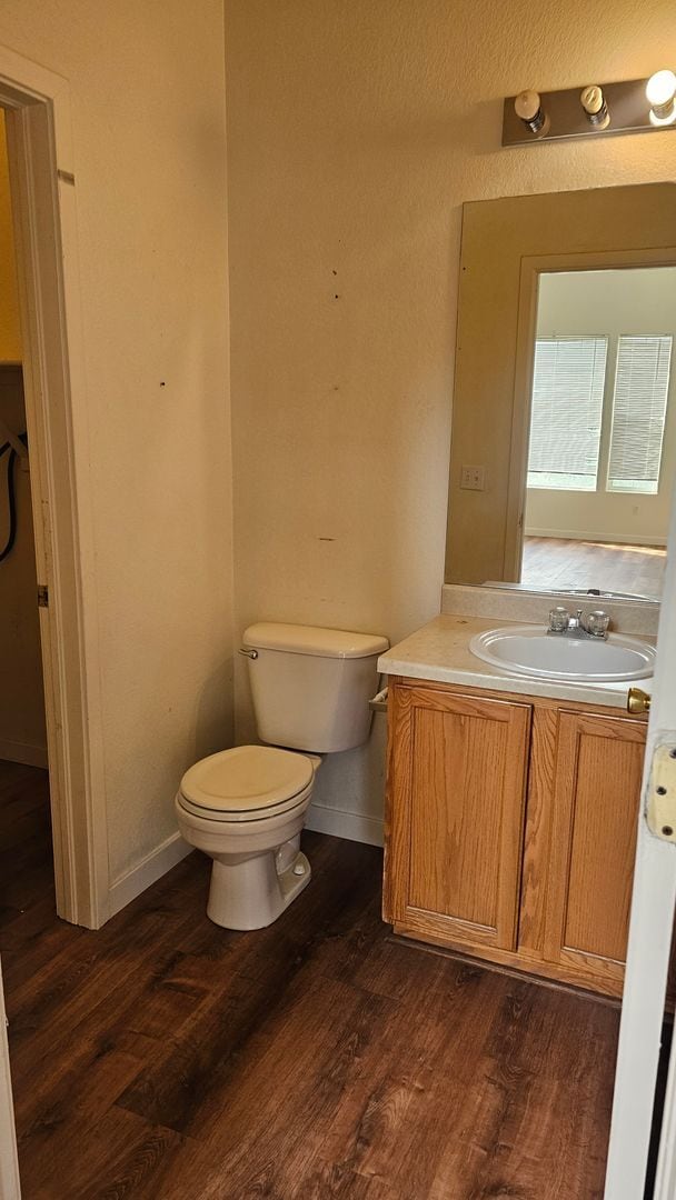 Building Photo - Bright and Open Condo