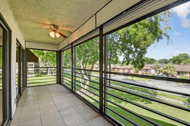 Building Photo - 5040 Rose Hill Dr