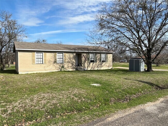 Building Photo - 1502 Daffan Ave